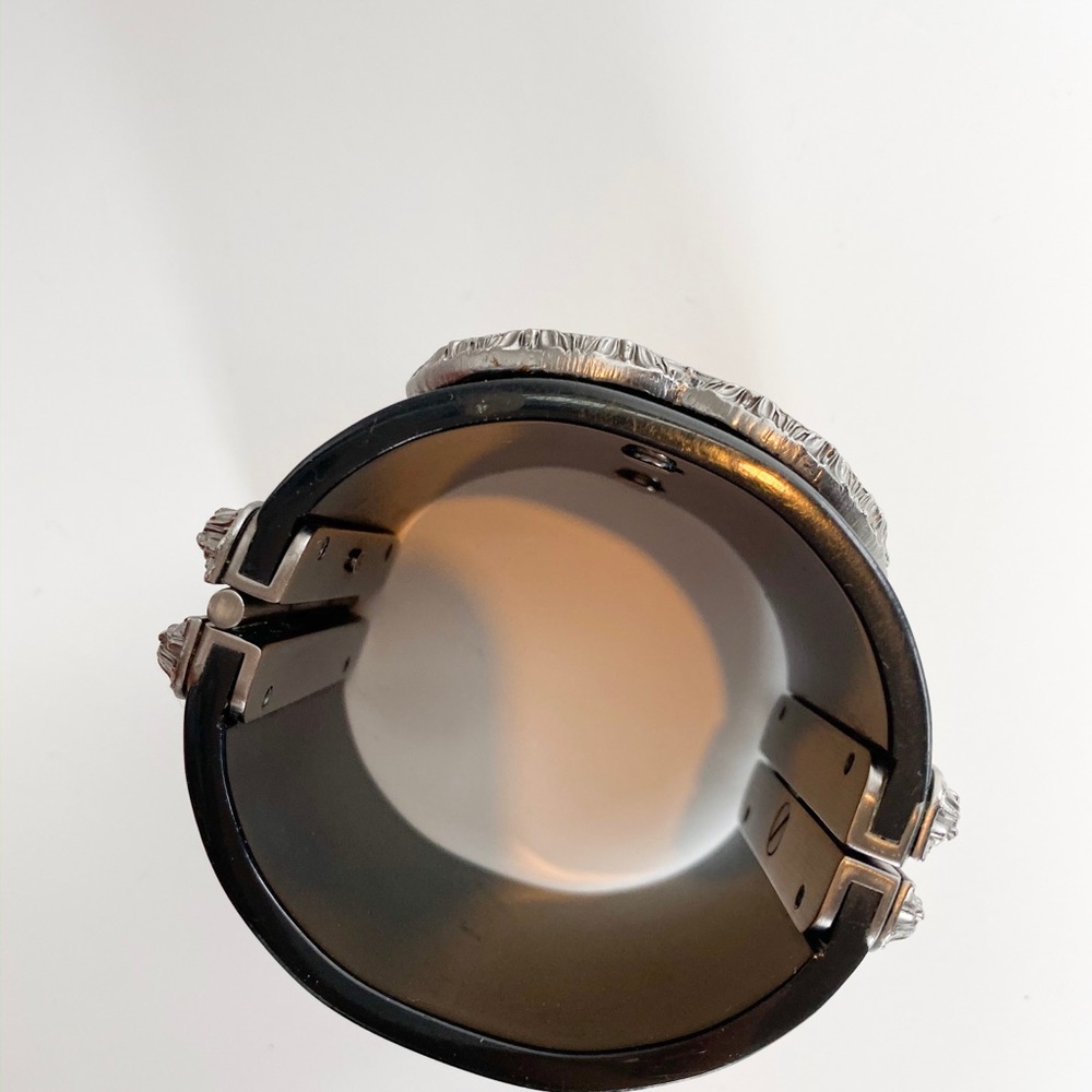 ✨SOLD✨Authentic CHANEL Acrylic Cuff Bracelet - Picture 4 of 8